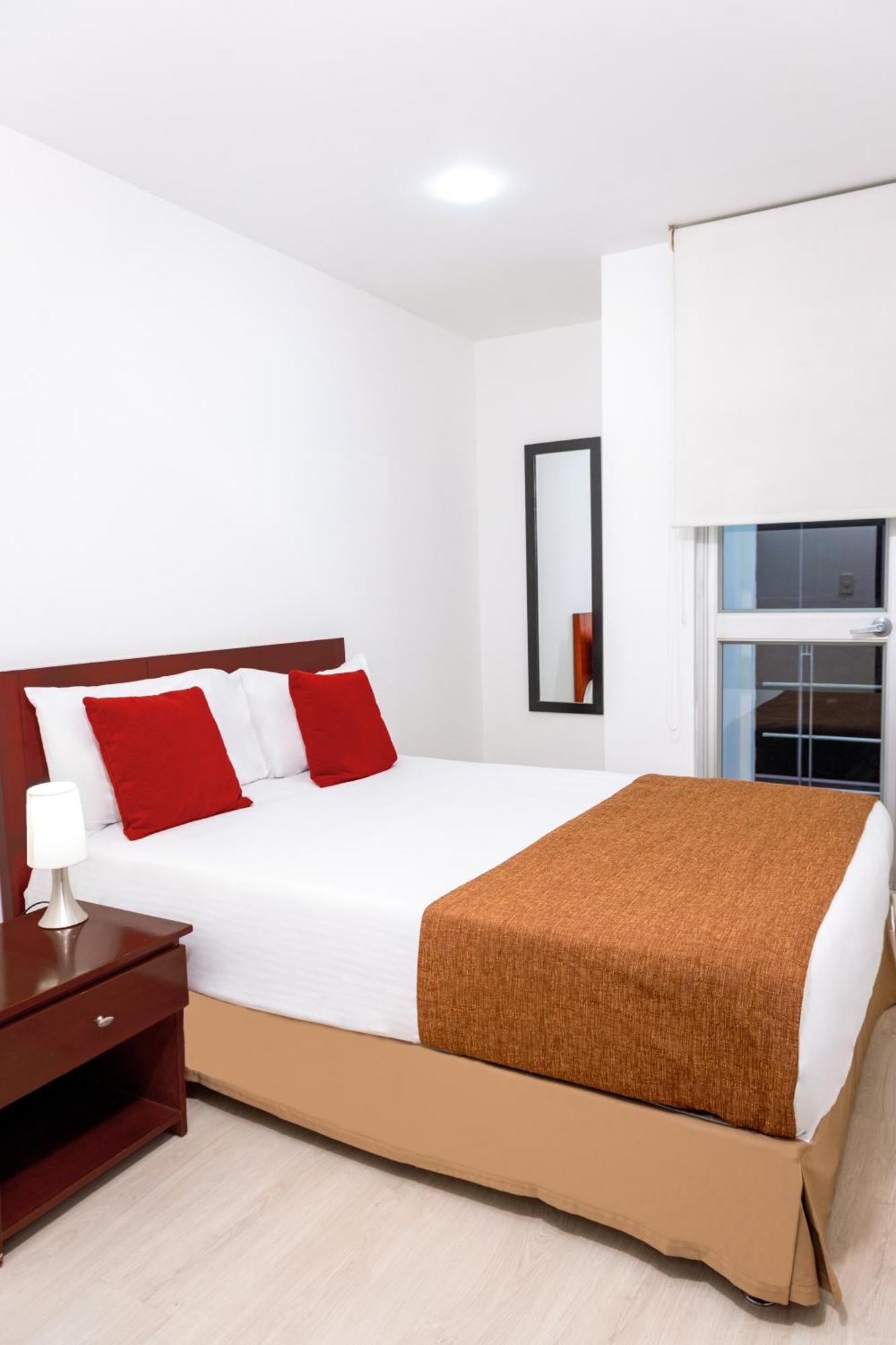 122 Plaza Apartahotel Богота Екстериор снимка